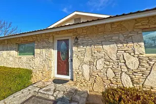 702 E Schubert St, Fredericksburg, TX 78624 - Photo 6