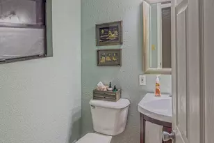 702 E Schubert St, Fredericksburg, TX 78624 - Photo 20