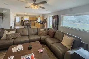 702 E Schubert St, Fredericksburg, TX 78624 - Photo 12