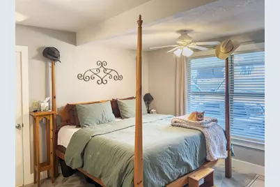 702 E Schubert St, Fredericksburg, TX 78624 - Photo 18