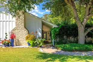 904 N Lincoln, Fredericksburg, TX 78624 - Photo 2