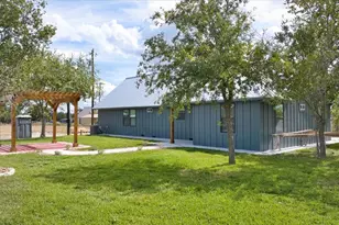 207 N Fourth St, Harper, TX 78631 - Photo 4