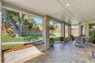 205 Edgewood Dr, Fredericksburg, TX 78624 - Photo 2