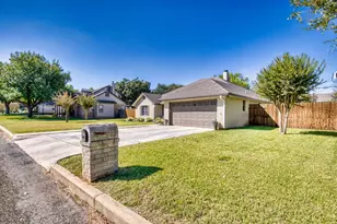 205 Edgewood Dr, Fredericksburg, TX 78624 - Photo 18