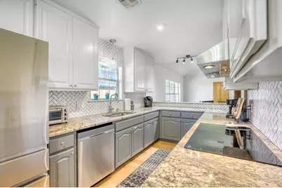 205 Edgewood Dr, Fredericksburg, TX 78624 - Photo 6