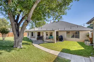 205 Edgewood Dr, Fredericksburg, TX 78624 - Photo 2