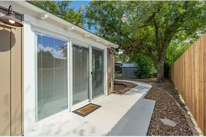 103 W Centre St, Fredericksburg, TX 78624 - Photo 32