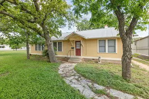 1007 N Llano St, Fredericksburg, TX 78624 - Photo 2