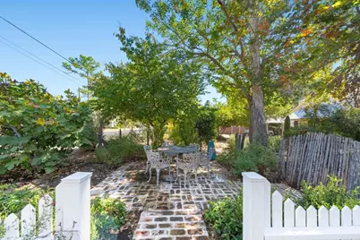 105 E Centre St, Fredericksburg, TX 78624 - Photo 2