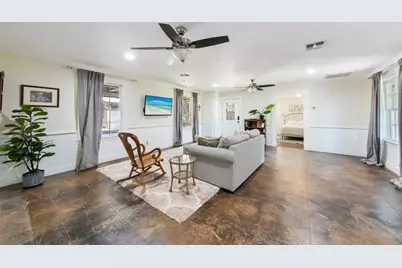 105 E Centre St, Fredericksburg, TX 78624 - Photo 30