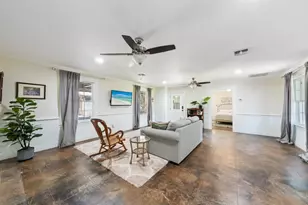 105 E Centre St, Fredericksburg, TX 78624 - Photo 30