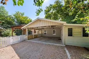105 E Centre St, Fredericksburg, TX 78624 - Photo 4