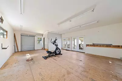 105 E Centre St, Fredericksburg, TX 78624 - Photo 46