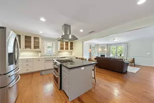 105 E Centre St, Fredericksburg, TX 78624 - Photo 8