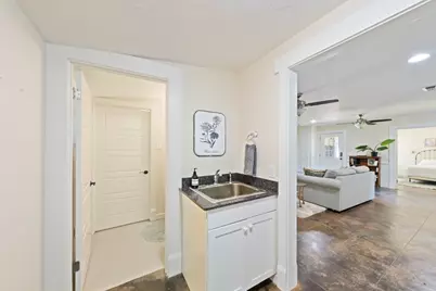 105 E Centre St, Fredericksburg, TX 78624 - Photo 32