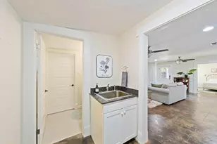 105 E Centre St, Fredericksburg, TX 78624 - Photo 32