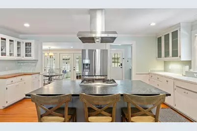 105 E Centre St, Fredericksburg, TX 78624 - Photo 6