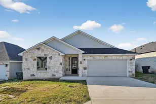 1603 Redwood Ct, Fredericksburg, TX 78624 - Photo 2