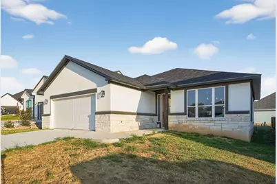 1604 Redwood Ct, Fredericksburg, TX 78624 - Photo 2