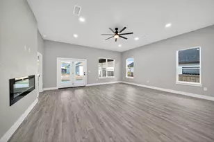 1604 Redwood Ct, Fredericksburg, TX 78624 - Photo 6