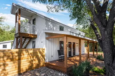 212 W Peach St, Fredericksburg, TX 78624 - Photo 4