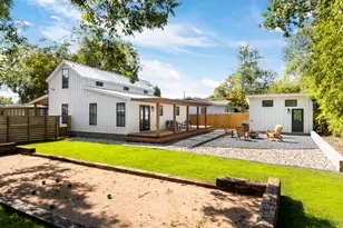 212 W Peach St, Fredericksburg, TX 78624 - Photo 22