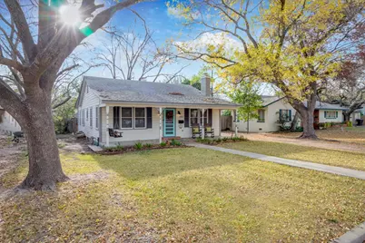 203 W Travis St, Fredericksburg, TX 78624 - Photo 2