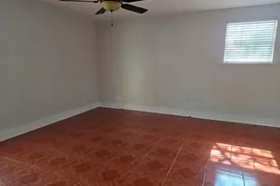 109 W Travis St, Fredericksburg, TX 78624 - Photo 10