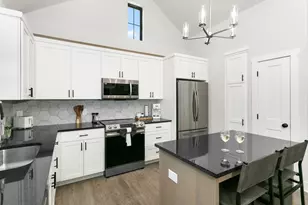 930 S Eagle St, Fredericksburg, TX 78624 - Photo 6