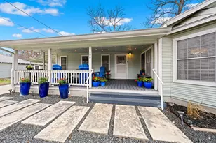 808 N Crockett St, Fredericksburg, TX 78624 - Photo 4