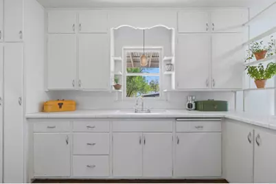 707 Whitney, Fredericksburg, TX 78624 - Photo 4