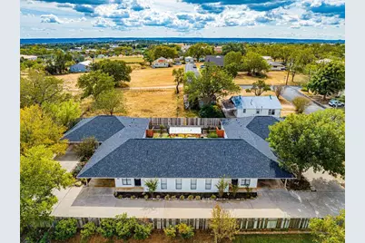 907 Hill St, Fredericksburg, TX 78624 - Photo 2