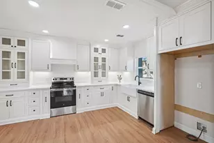 1513 Jefferson St, Kerrville, TX 78028 - Photo 12