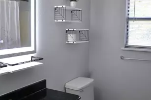 204 Green Meadows Ln, Fredericksburg, TX 78624 - Photo 10