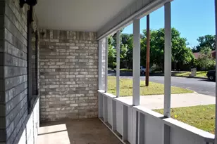 204 Green Meadows Ln, Fredericksburg, TX 78624 - Photo 2