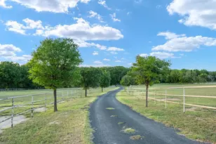25 Zoeller Ln, Boerne, TX 78006 - Photo 2
