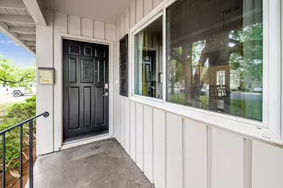 803 W Travis St, Fredericksburg, TX 78624 - Photo 4