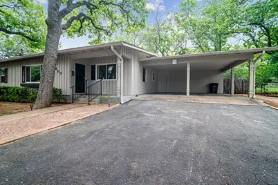803 W Travis St, Fredericksburg, TX 78624 - Photo 2