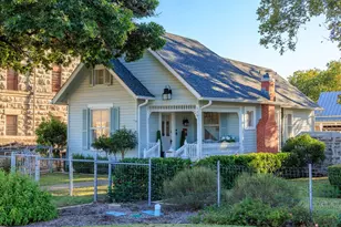 119 W San Antonio St, Fredericksburg, TX 78624 - Photo 2