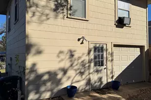 605 S Washington St, Fredericksburg, TX 78624 - Photo 2