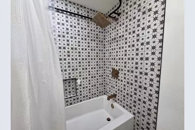 421 E Orchard St, Fredericksburg, TX 78624 - Photo 12