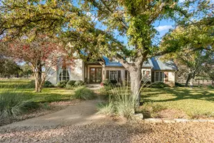 230 Lakewood Ln, Fredericksburg, TX 78624 - Photo 2