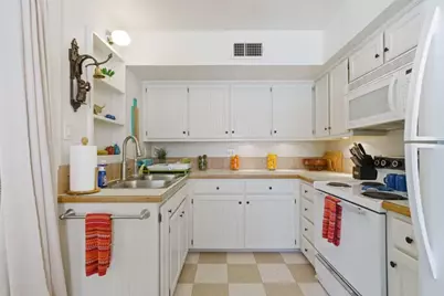 409 W Water St, Kerrville, TX 78028 - Photo 12