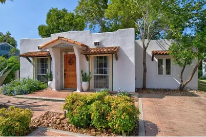 409 W Water St, Kerrville, TX 78028 - Photo 2