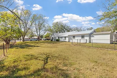 802 Apple St, Fredericksburg, TX 78624 - Photo 6