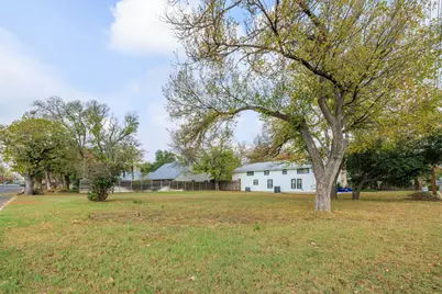 212 E Hackberry St, Fredericksburg, TX 78624 - Photo 10