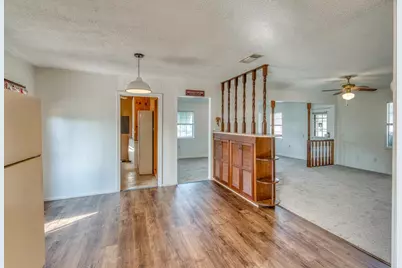 605 W Ash Dr, Johnson City, TX 78636 - Photo 2