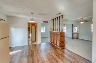 605 W Ash Dr, Johnson City, TX 78636 - Photo 2