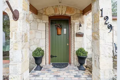 129 E Evergreen, Boerne, TX 78006 - Photo 2