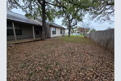 237 S Green Oaks Loop, Fredericksburg, TX 78624 - Photo 4